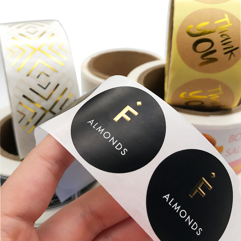 Étiquette adhésive en papier couché